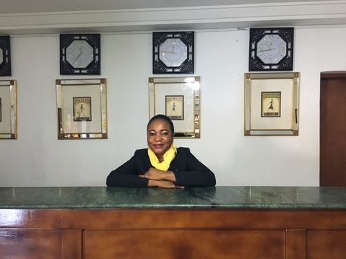 Embassy Suites Hotel Monrovia Ngoại thất bức ảnh