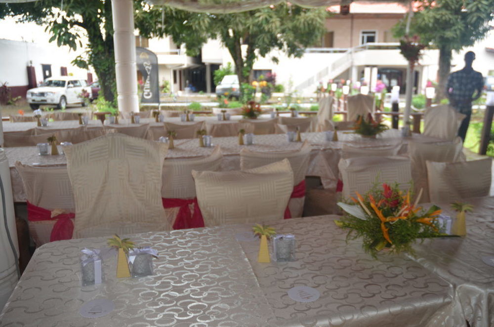 Embassy Suites Hotel Monrovia Ngoại thất bức ảnh