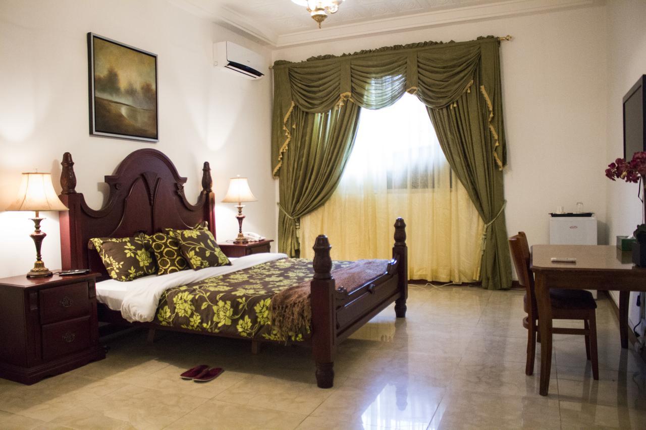 Embassy Suites Hotel Monrovia Ngoại thất bức ảnh