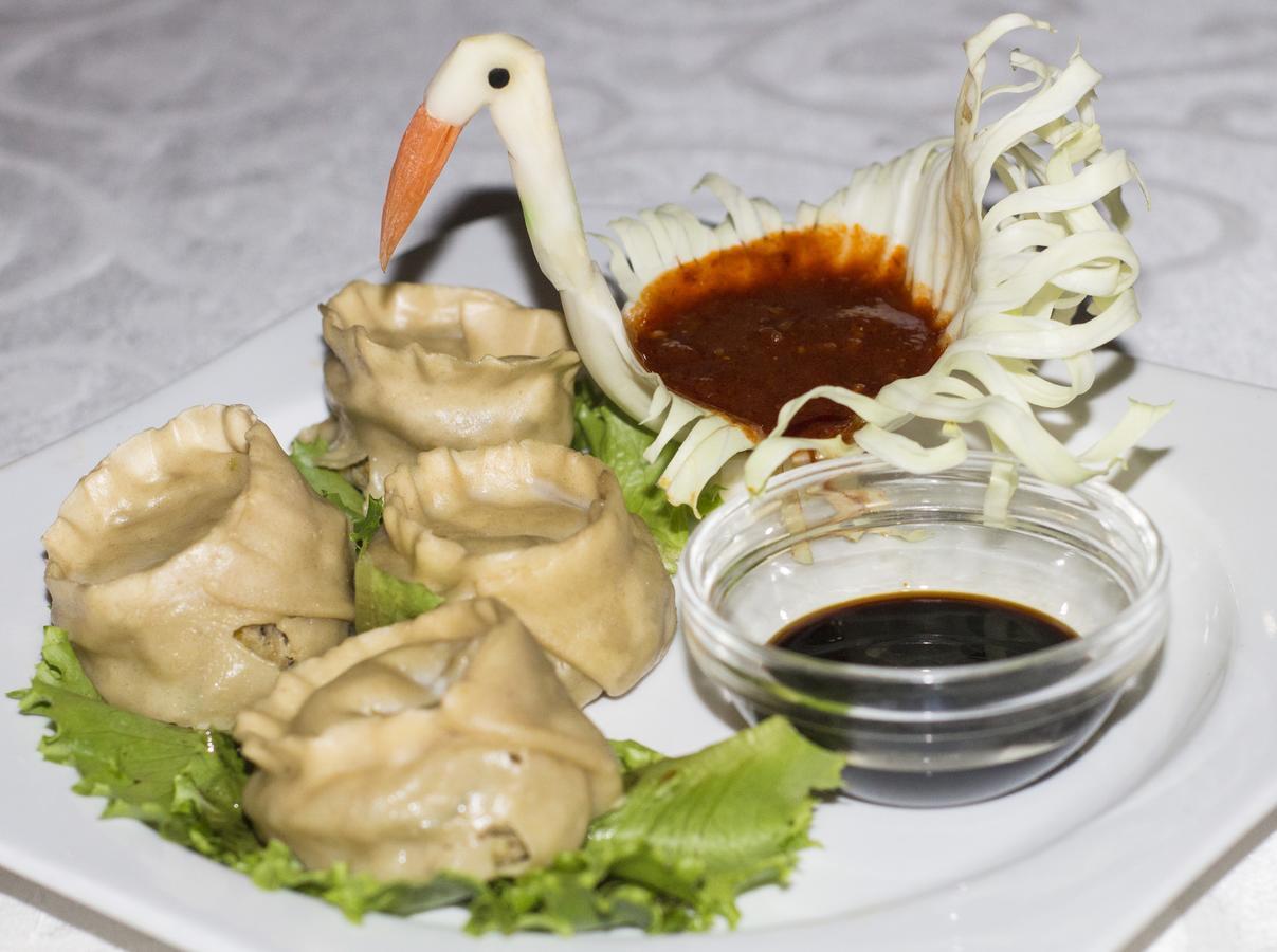 Embassy Suites Hotel Monrovia Ngoại thất bức ảnh
