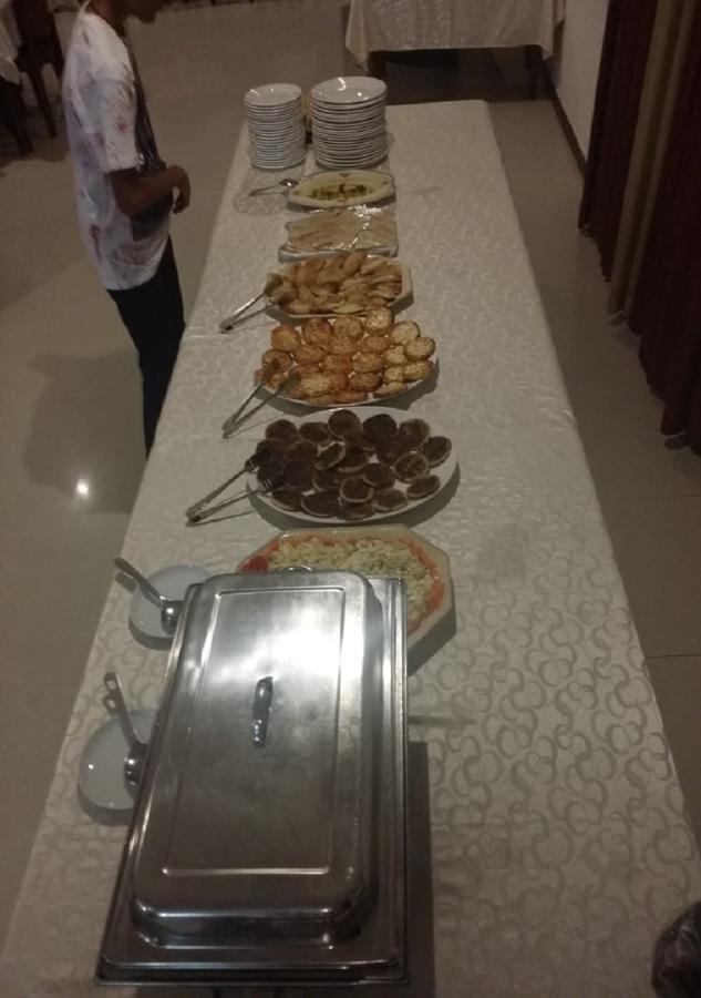 Embassy Suites Hotel Monrovia Ngoại thất bức ảnh