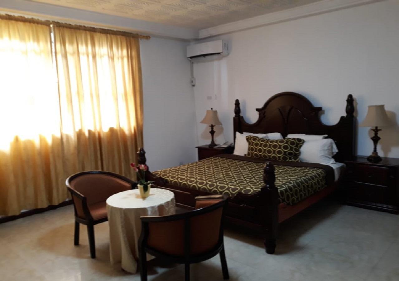 Embassy Suites Hotel Monrovia Ngoại thất bức ảnh