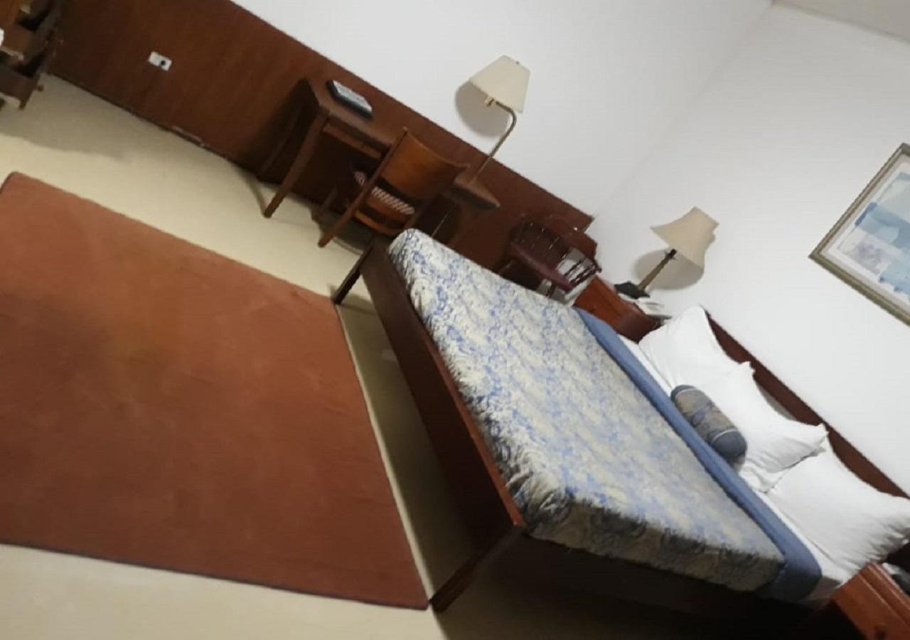 Embassy Suites Hotel Monrovia Ngoại thất bức ảnh