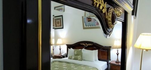Embassy Suites Hotel Monrovia Ngoại thất bức ảnh