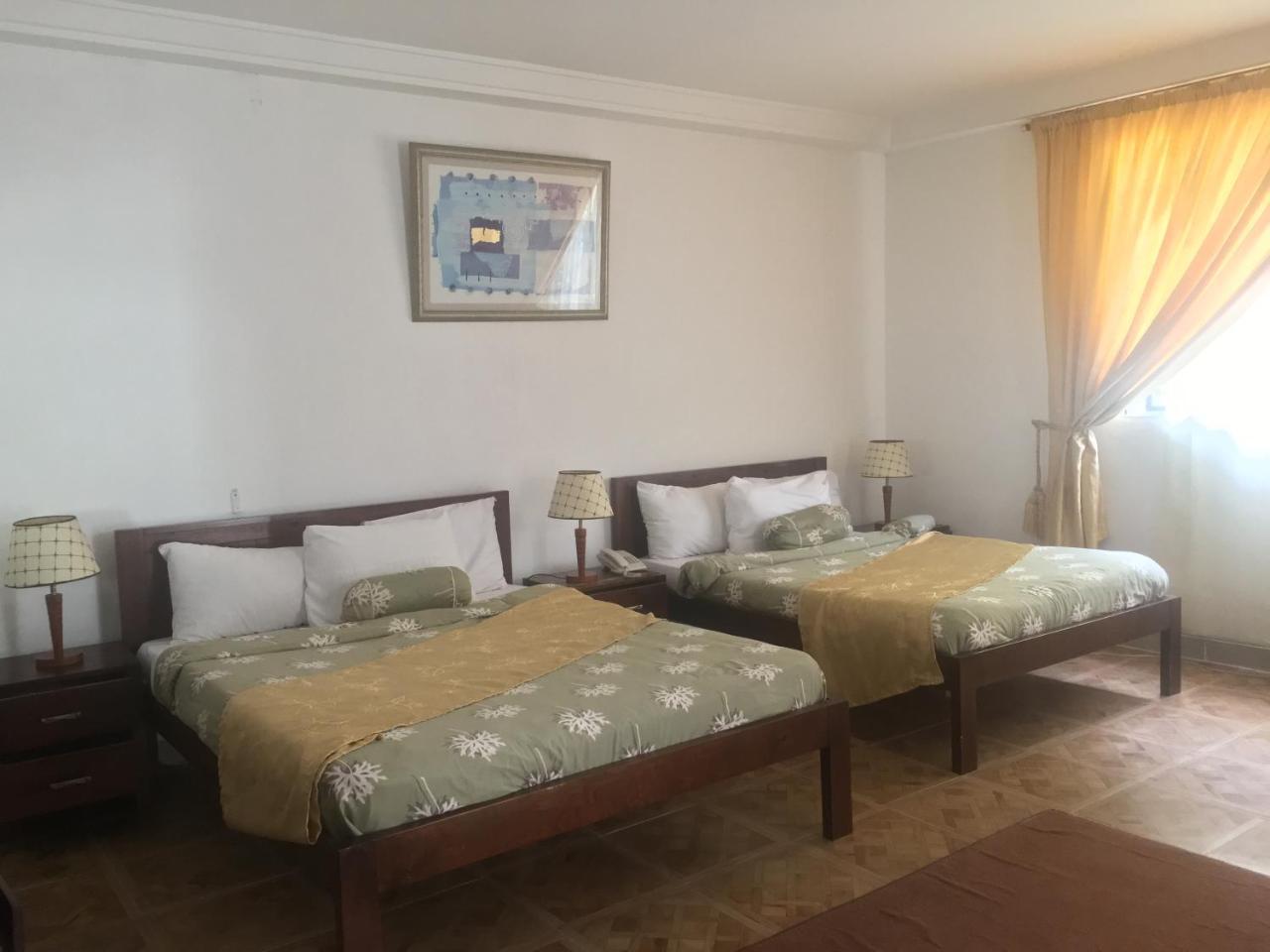 Embassy Suites Hotel Monrovia Ngoại thất bức ảnh